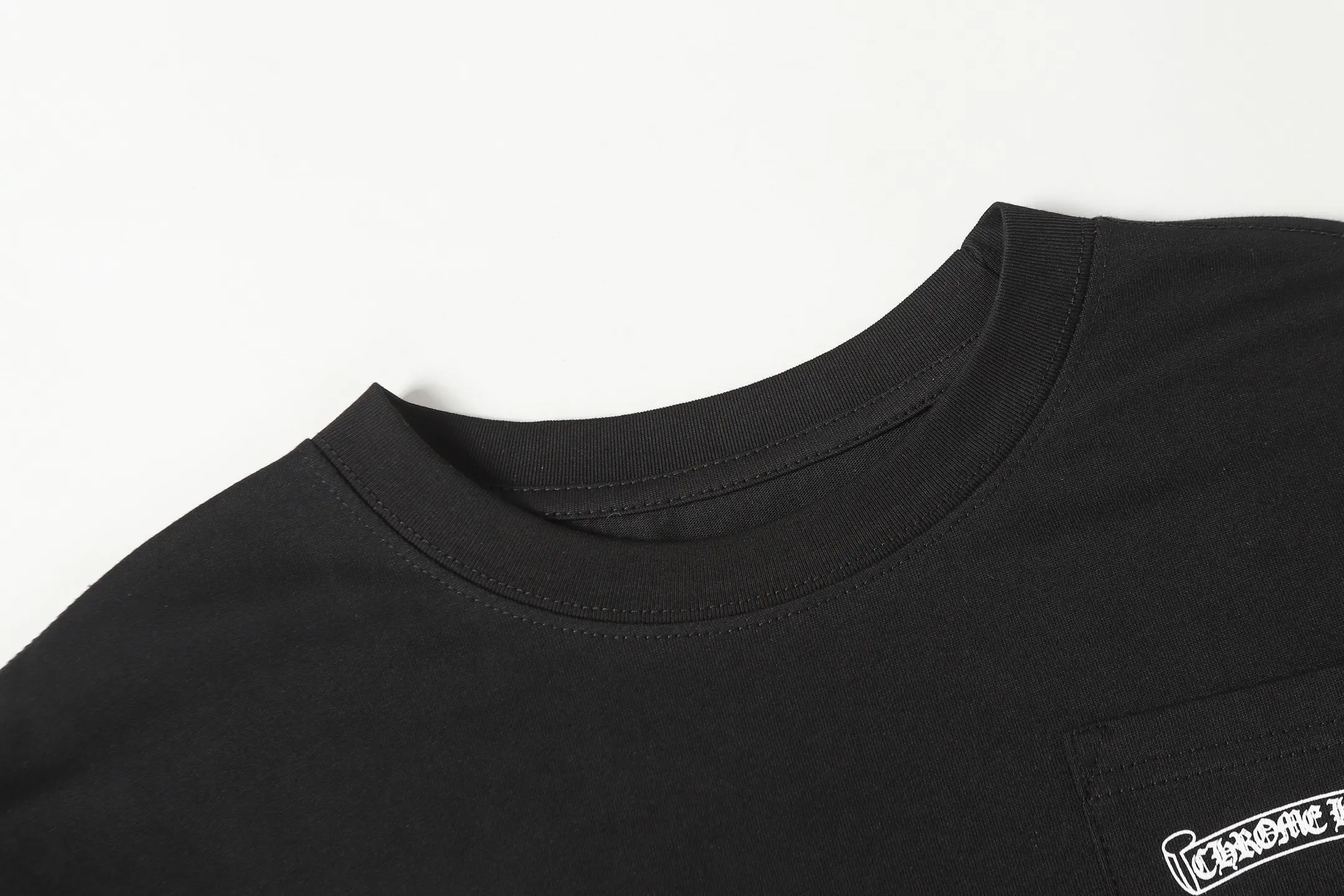 P160 Cross-border model. Those who pursue quality, please do not place an order. -Chrome Hearts/Chrome Hearts Sanskrit color printed popular long-sleeved T-shirt -High weight, high density and high quality. The wool is soft, delicate and skin-friendly. It feels soft and silky. It has excellent warmth and skin-friendly properties.
